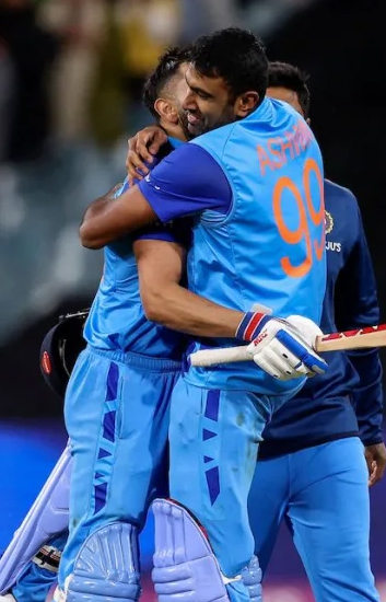India inch win over Pakistan in last-over thriller