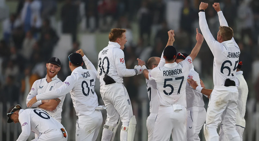 England beat Pakistan in first Test