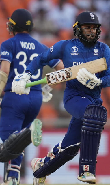 Adil Rashid, Mark Wood added 30 runs for the last wicket