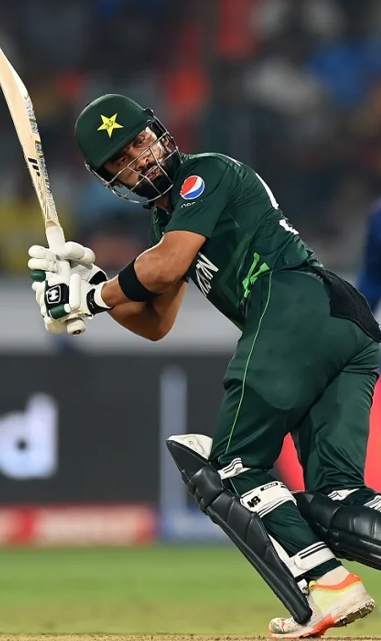 Abdullah Shafique rebuilt for Pakistan after early wickets