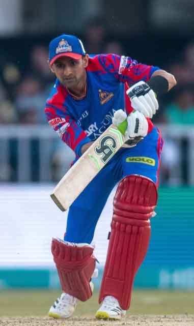 Shoaib Malik wins the match for Karachi Kings