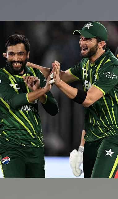 Mohammad Amir celebrates his wicket with Shaheen Afridi