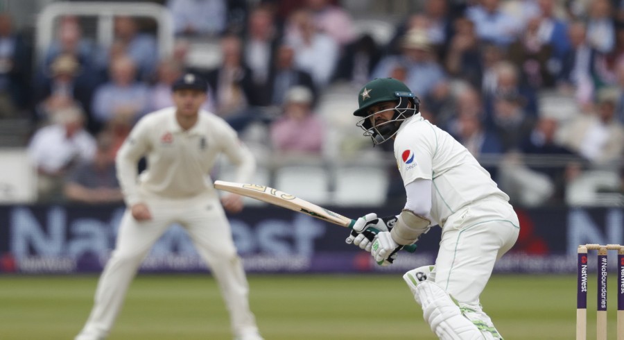 Batsmen give Pakistan 166-run lead against England