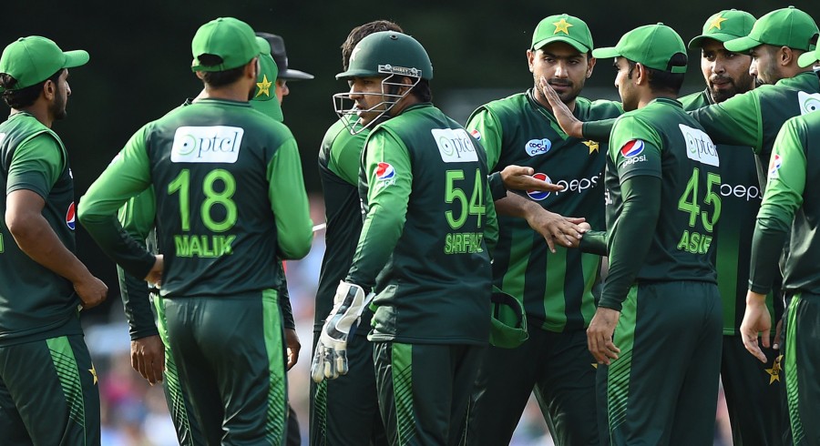 Pakistan cricket team donates Rs3.2m to dams’ fund