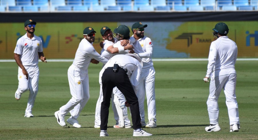 پاکستان نے دبئی ٹیسٹ میں نیوزی لینڈ کو اننگز اور 16 رنز سے شکست دیدی