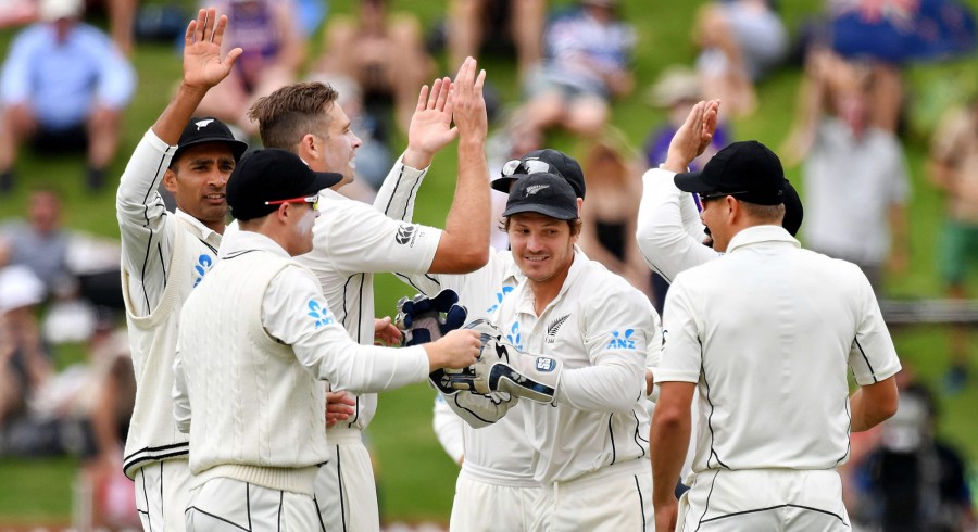 Five-star Southee puts New Zealand in commanding position against Sri Lanka