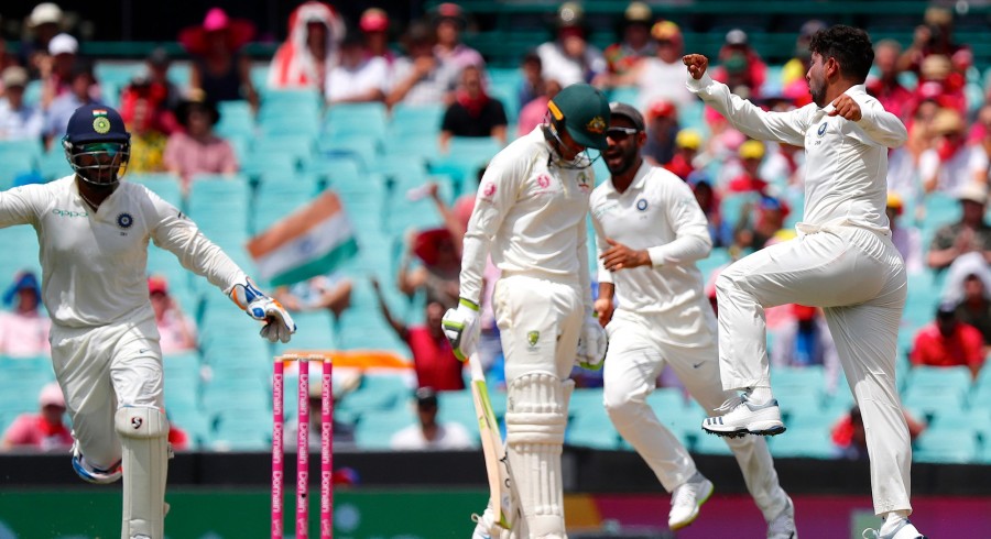 Struggling Australia throw away wickets in big run chase