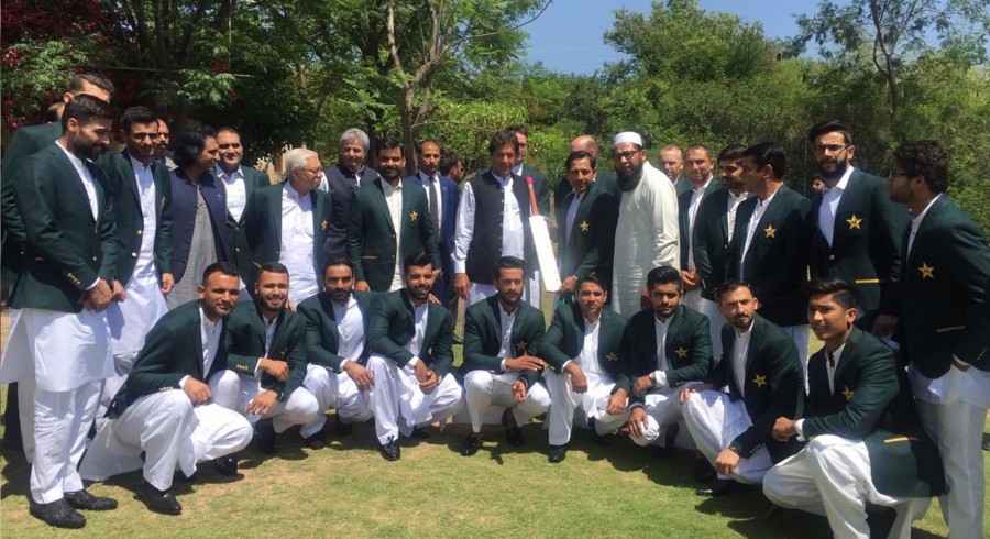 PM Imran meets Pakistan World Cup 2019 squad at Bani Gala