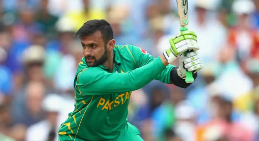 شعیب ملک نے انگلینڈ میں پاکستان کرکٹ ٹیم کو دوبارہ جوائن کرلیا