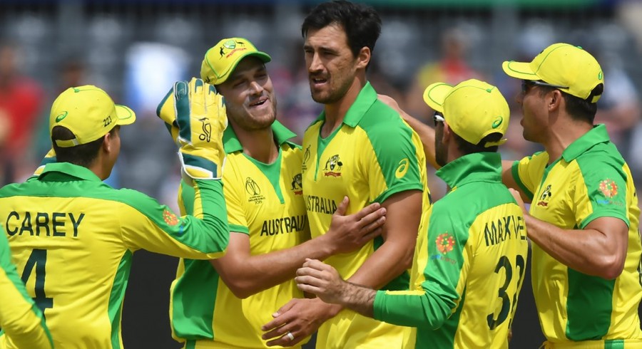 Karunaratne's efforts in vain as Australia crush Sri Lanka