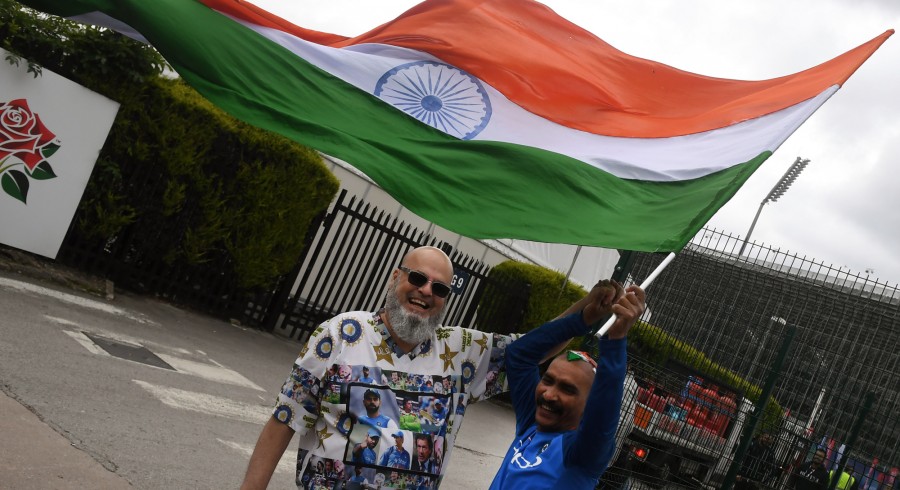 Friendship bonds India, Pakistan cricket fans despite World Cup rivalry