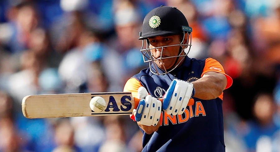 India's selectors face questions over Dhoni