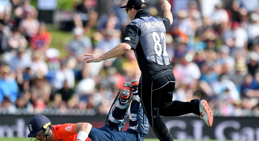 England collapse to give New Zealand T20I series lead