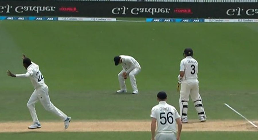 WATCH: Arguably the worst dropped catch of 2019