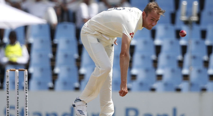 Broad, Curran star as England dismiss South Africa for 284