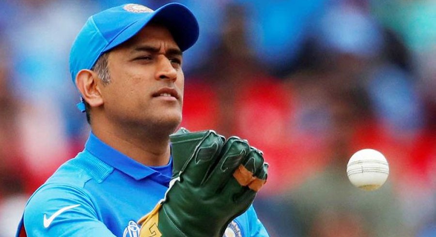 Dhoni denied India contract amid retirement speculations