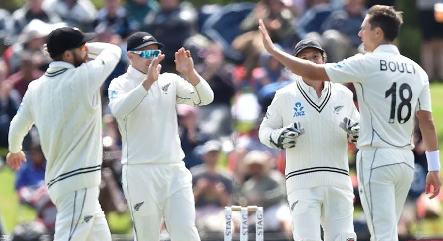 New Zealand thrash India by seven wickets to sweep series