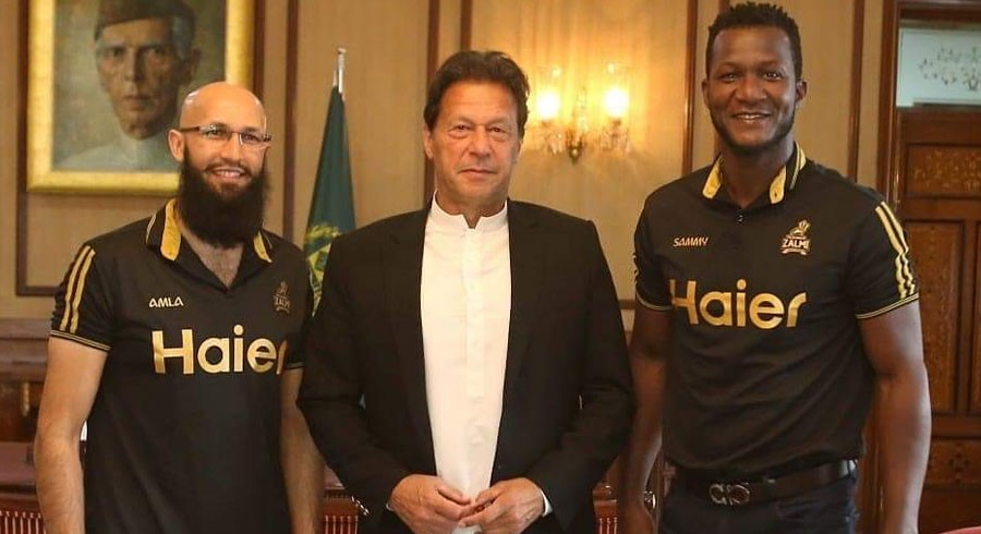 WATCH: Peshawar Zalmi contingent meets PM Imran in Islamabad