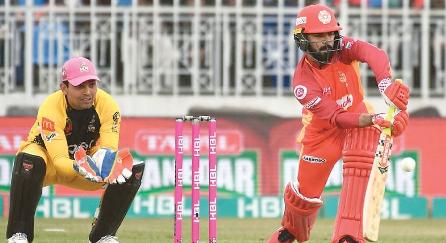 پی ایس ایل5؛ سب سے زیادہ 15چھکوں کا ریکارڈ شاداب کے نام