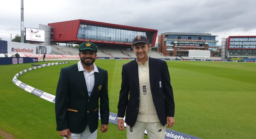 پاکستان اور انگلینڈ کی کرکٹ ٹیموں کا کورونا کے متاثرین کو خراج تحسین