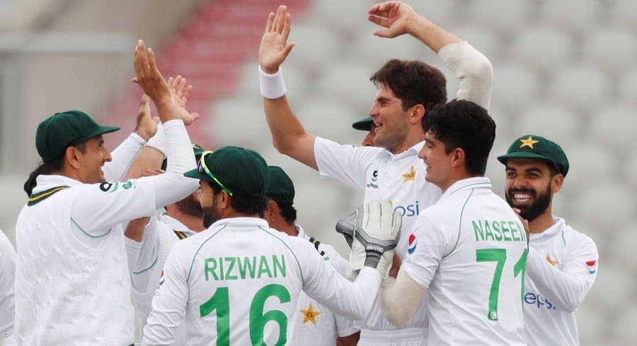 Early wickets keep Pakistan on top after posting 326 in first innings