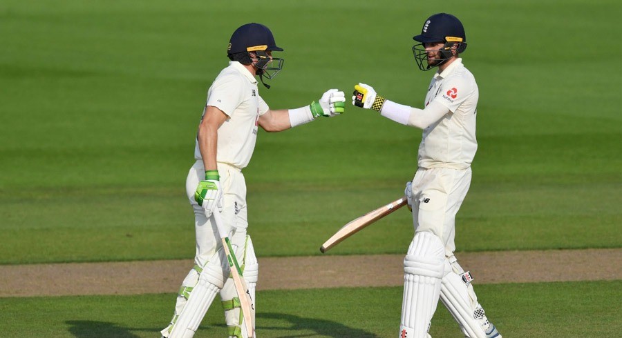 Woakes, Buttler star as England down Pakistan in first Test