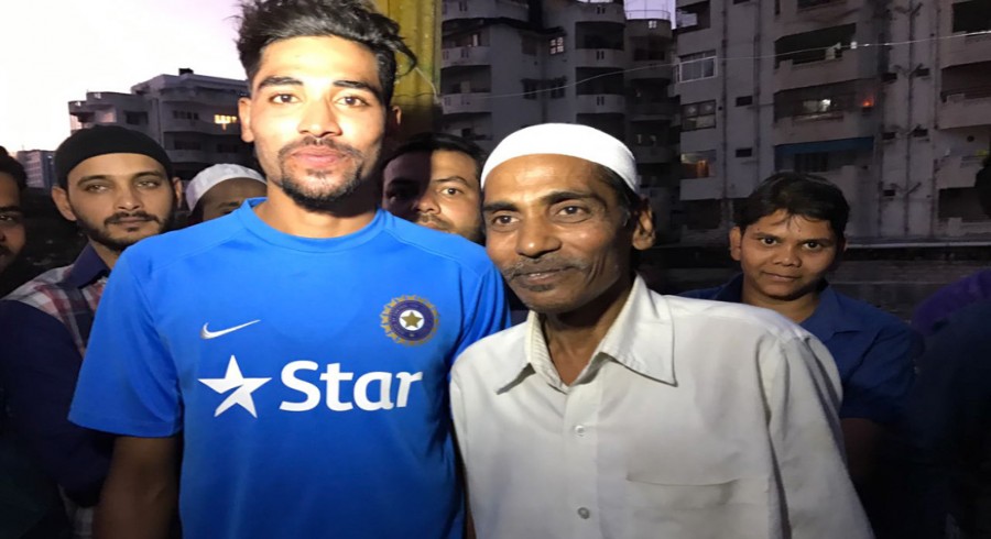 Siraj stays with India on tour despite father's death