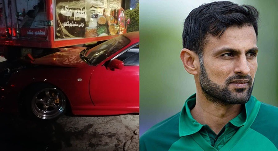 Shoaib Malik safe after car accident in Lahore