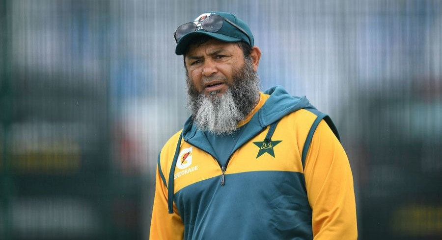Mushtaq advises Babar on how to become a better captain