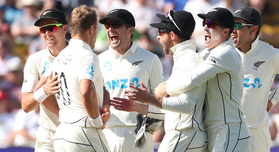 New Zealand thump England in second Test to win series 1-0