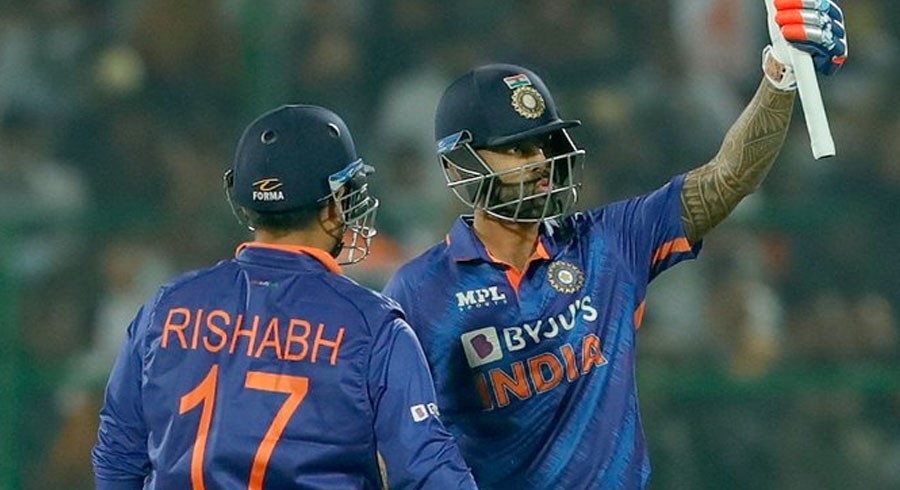 India hold nerve to edge out New Zealand in first T20I