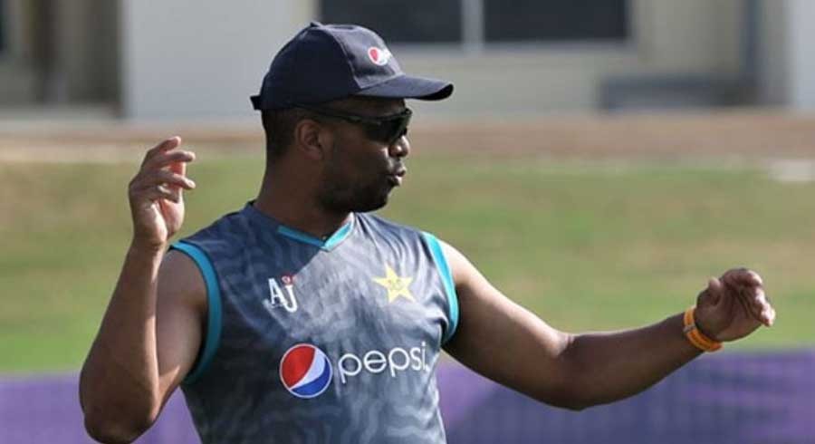 Bowling consultant Philander to leave for South Africa amid Omicron fears