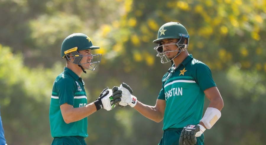 پاکستانی کھلاڑی بچے فاتحانہ چال سے اپنی منزل کی طرف بڑھنے لگے