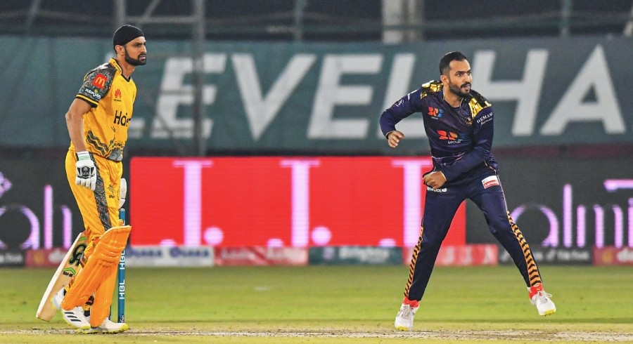 Malik leads Peshawar Zalmi to a glorious victory against Quetta Gladiators