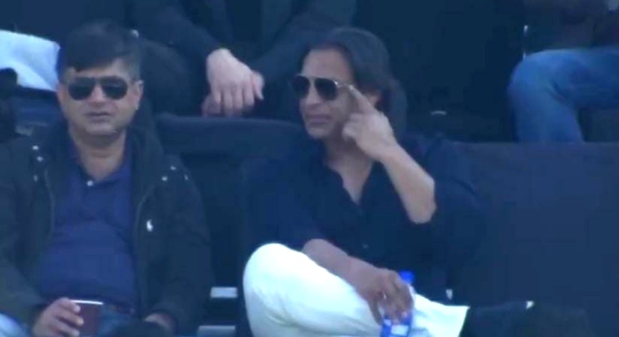 Shoaib Akhtar makes surprise appearance during Pakistan-Australia Test match