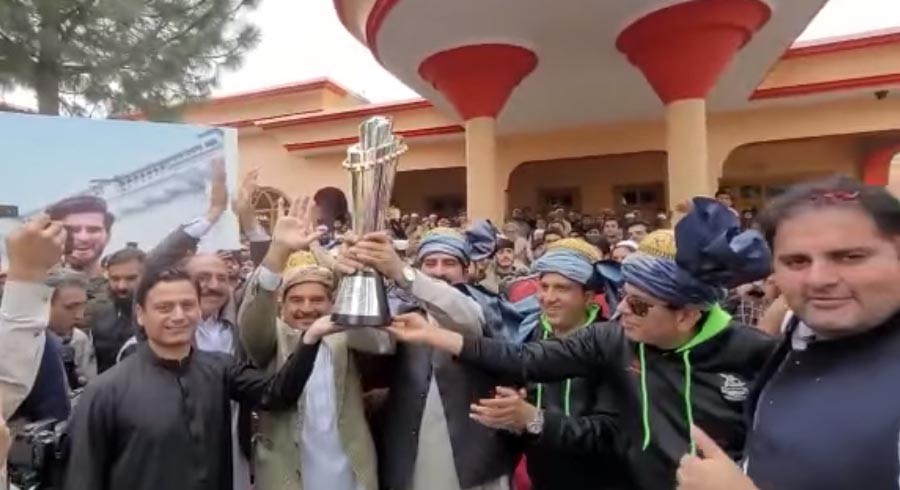 VIDEO: HBL PSL trophy visits Shaheen's home in Landi Kotal
