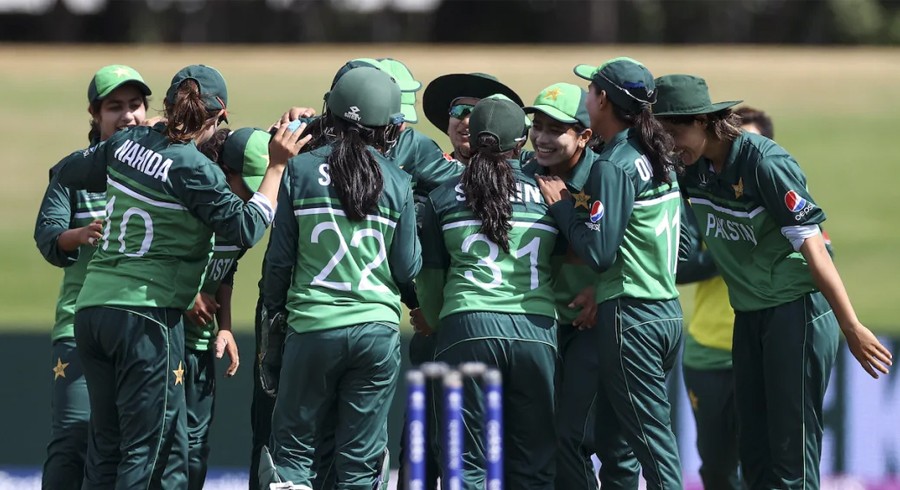 Loss leaves Pakistan on brink at World Cup
