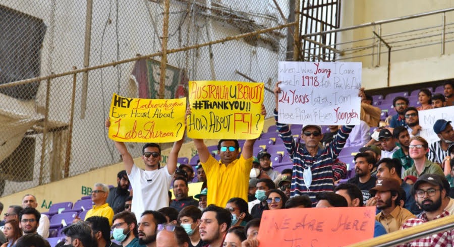 سخت گرمی بھی شائقین کا حوصلہ پست نہ کرسکی