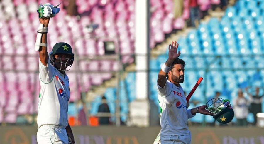 Pakistan survives Karachi Test against all odds