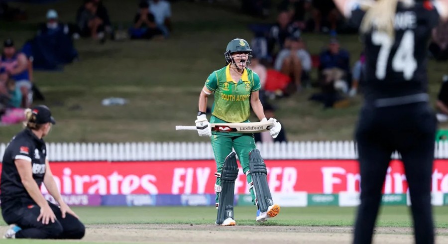 New Zealand on the ropes as South Africa eye World Cup semis