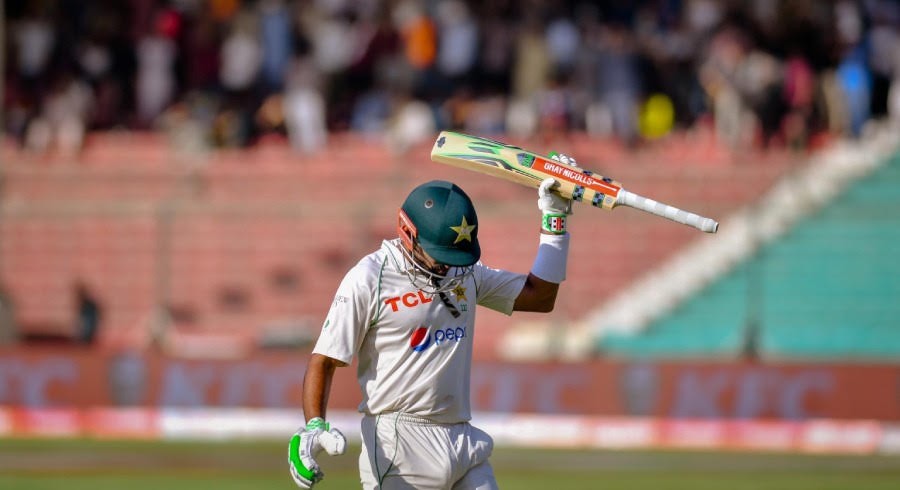 بابر اعظم کی استقامت نے سابق کرکٹرز کے بھی دل جیت لیے