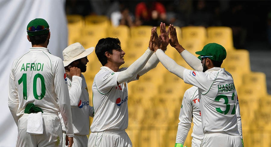 Pakistan steady after Naseem, Shaheen halt Australia in third Test