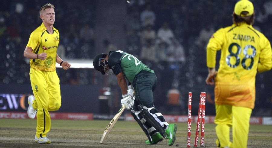 آسٹریلیا نے پاکستان کو پہلے ون ڈے میں شکست دے دی