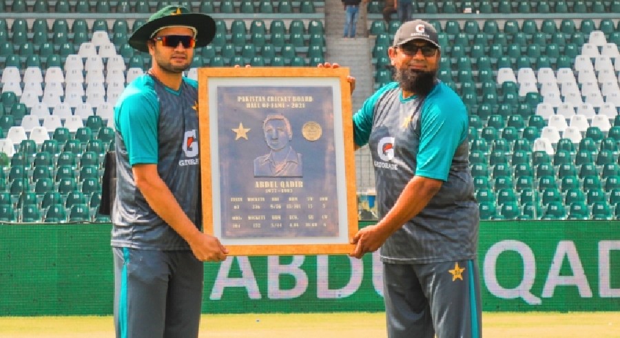 PCB formally inducts late Abdul Qadir into Hall of Fame