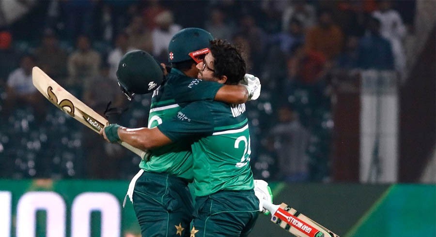 دوسرا ون ڈے؛ بابر، امام کی سنچریوں کی بدولت کینگروز کو 6 وکٹوں سے شکست