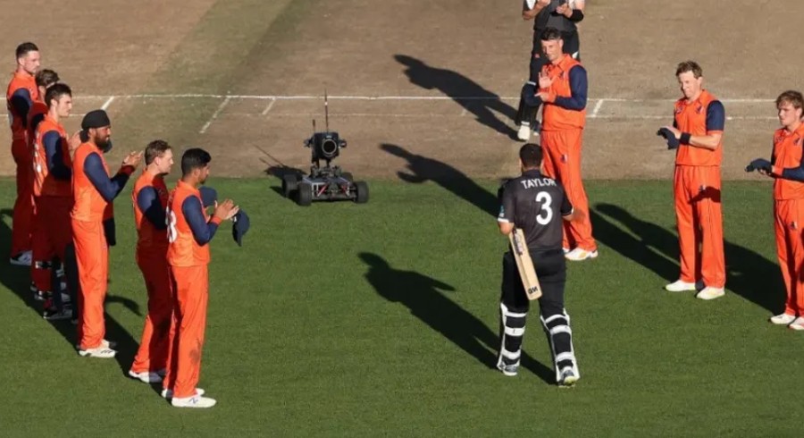 WATCH: Ross Taylor receives a guard of honor in his final game for New Zealand