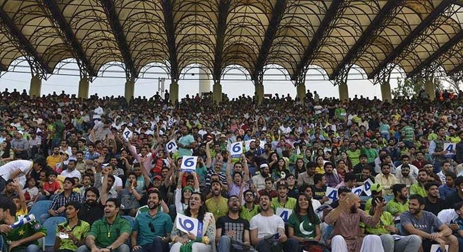 پاک آسٹریلیا ٹی ٹوئنٹی میچ میں شائقین نے تمام اسٹینڈز بھر دیے