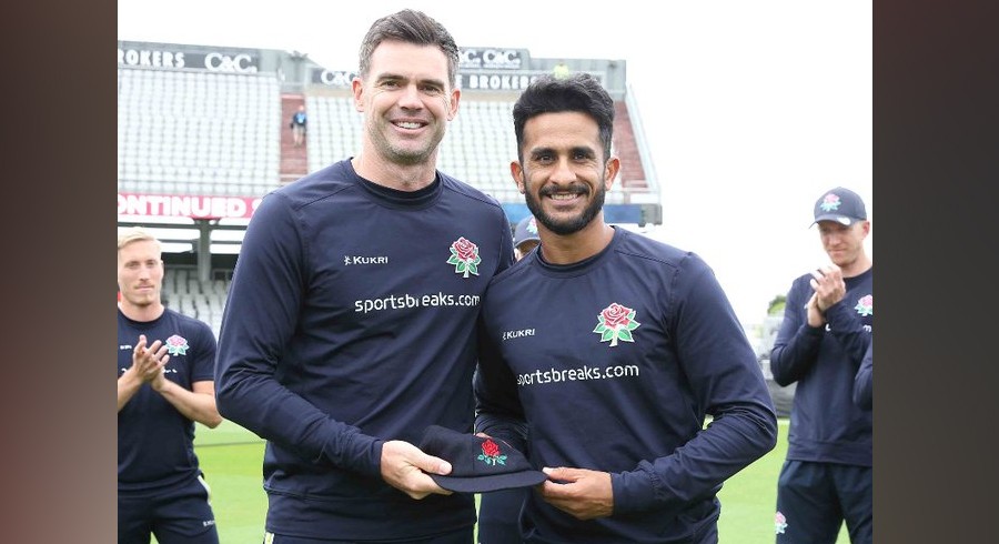 Hasan Ali receives Lancashire County Cap from his 'idol' James Anderson