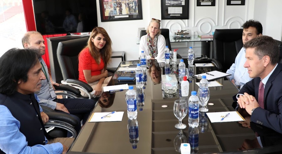 انگلش ٹیم کا دورہ پاکستان، برطانوی ہائی کمشنر کی چئیرمین پی سی بی سے ملاقات