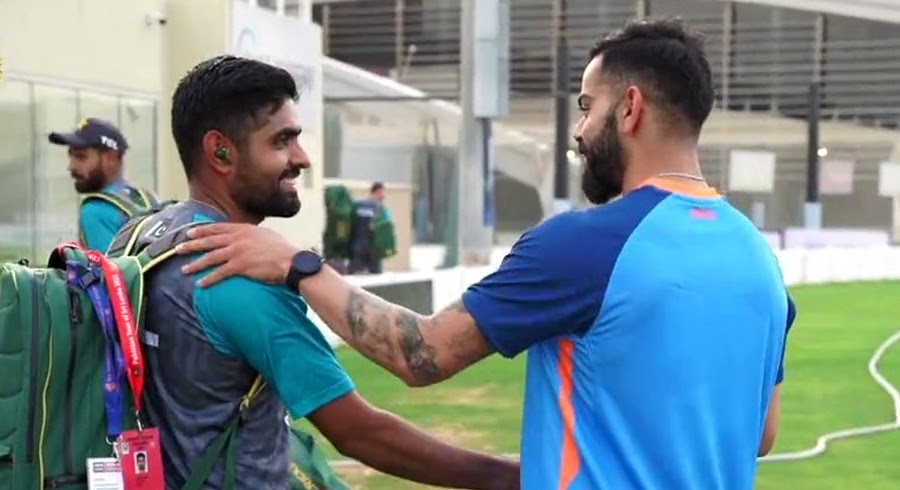 بابر اعظم اور ویرات کوہلی کی دبئی اسٹیڈیم میں ملاقات کی ویڈیو وائرل